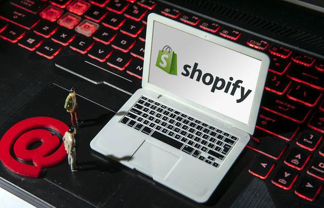 定制外貿獨立站商城和選擇Shopify建站大比拼，一擼到底！